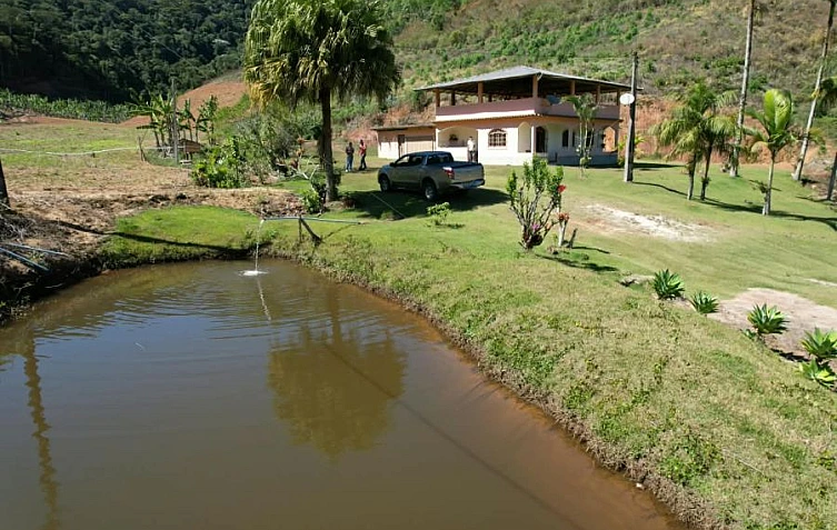 Terreno com casa Vitor Hugo perto br 262